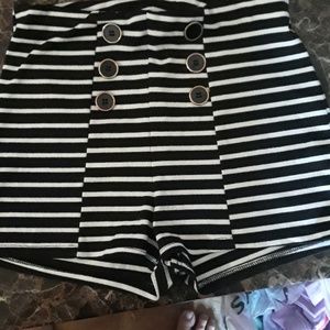Super cute Vita Luna shorts